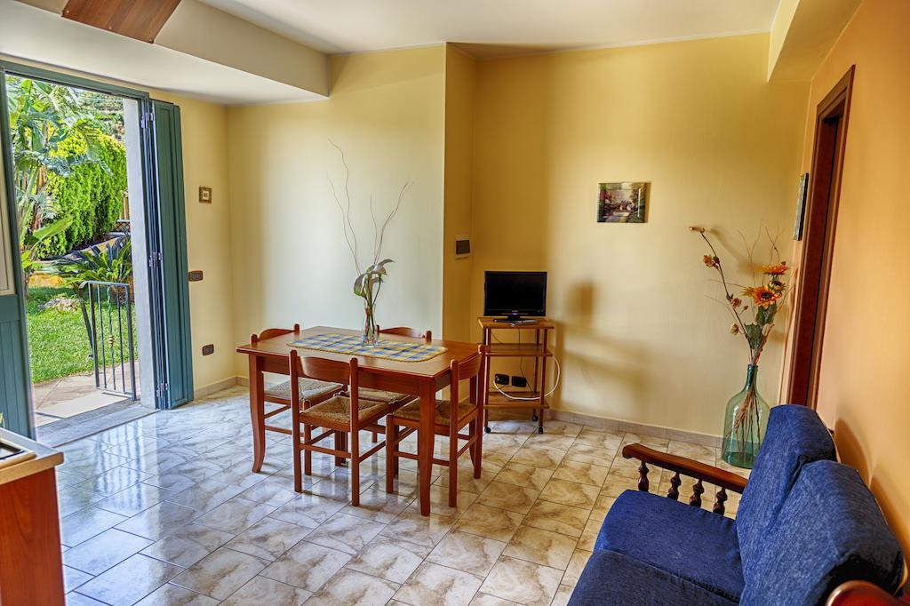 Casa Vacanze Alcantara Gaggi Habitación foto